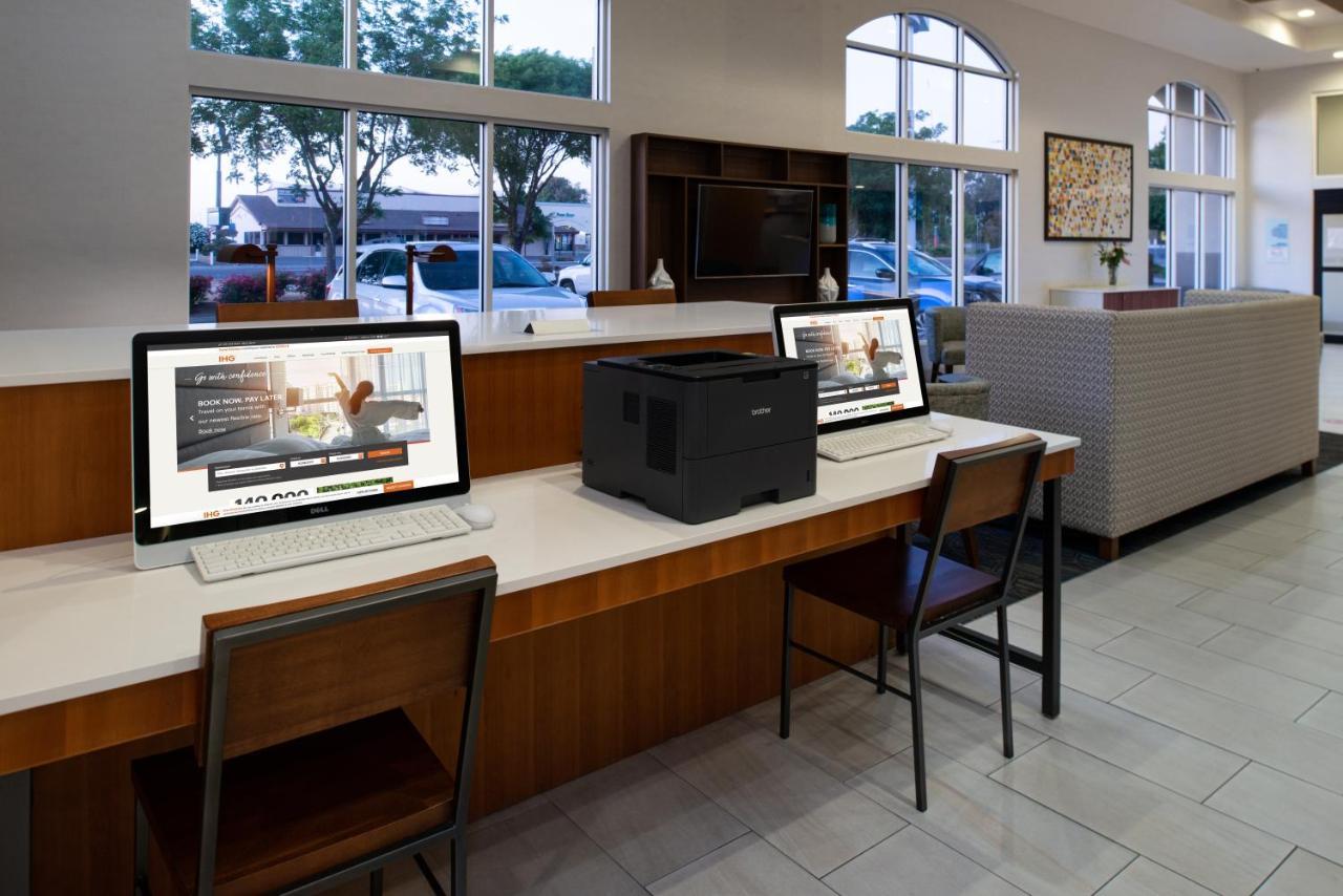 Holiday Inn Express Madera By Ihg Exterior foto