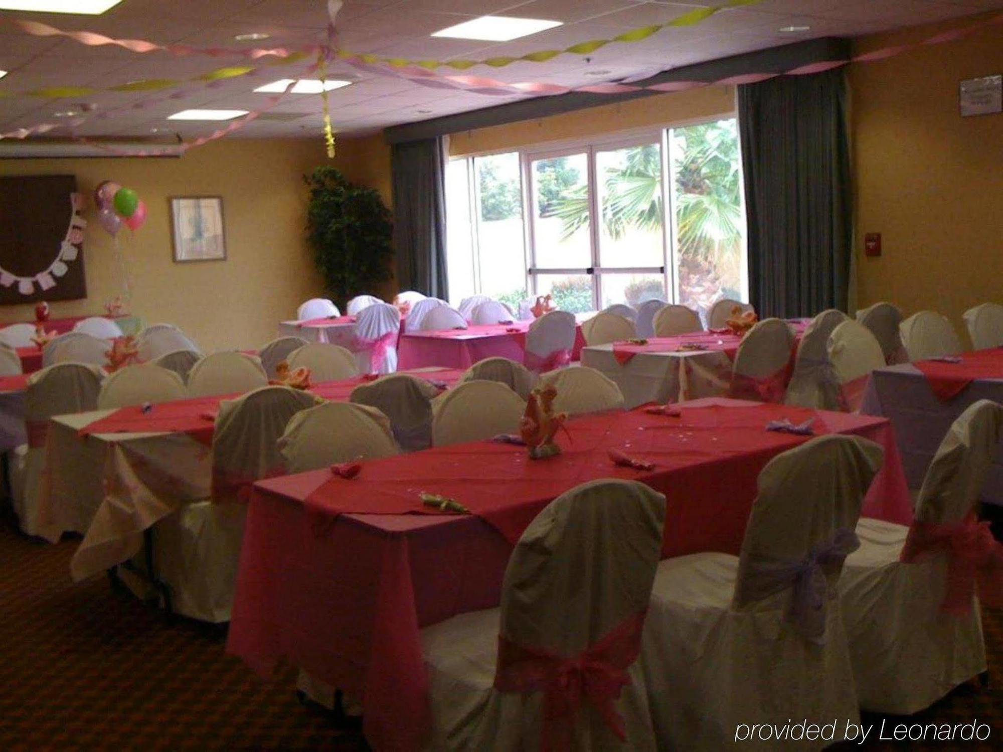 Holiday Inn Express Madera By Ihg Exterior foto