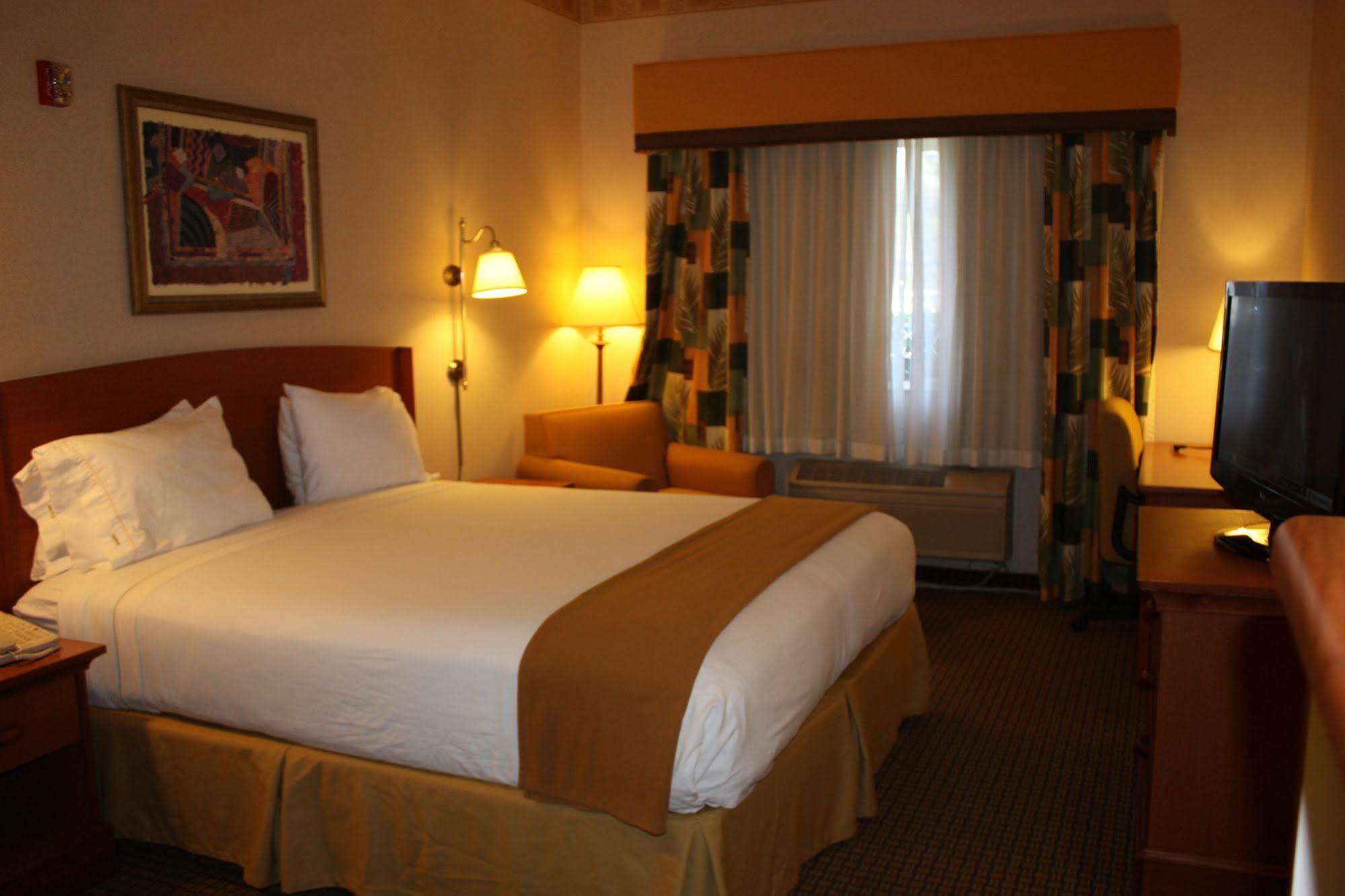 Holiday Inn Express Madera By Ihg Exterior foto